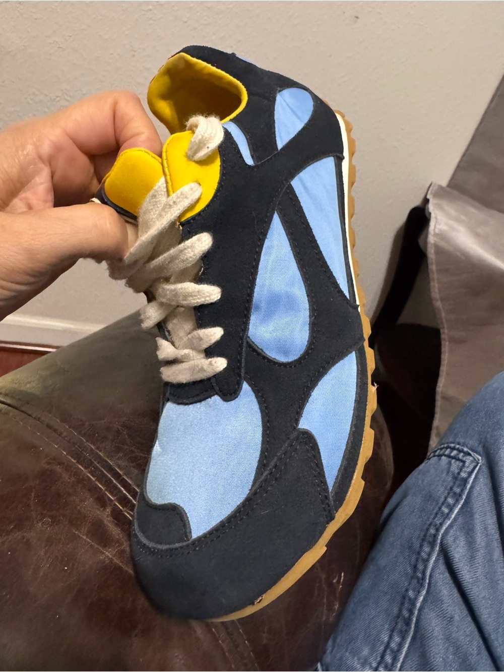 Sneakers Unisex Light Blue and Black Retro Runner with Yellow Accent - Picture 8 of 16
